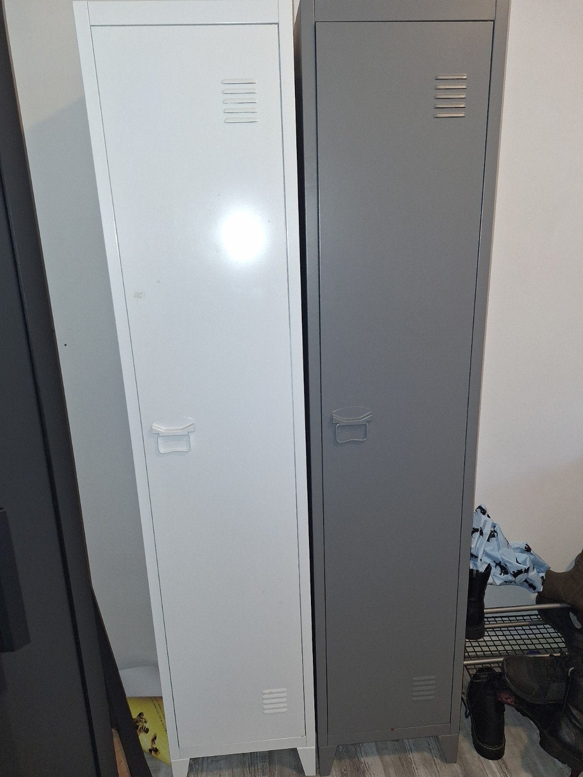 Set van 2 metalen lockers (wit en grijs), Ophalen, Gebruikt, Industrieel, Modern