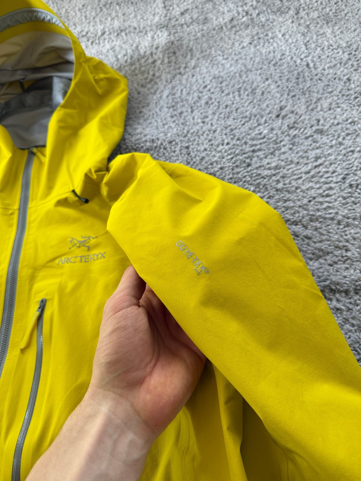 Arc'teryx Alpha FL Gore-Tex Pro Jas Heren L Geel, Ophalen of Verzenden, Zo goed als nieuw, Maat 52/54 (L), Geel