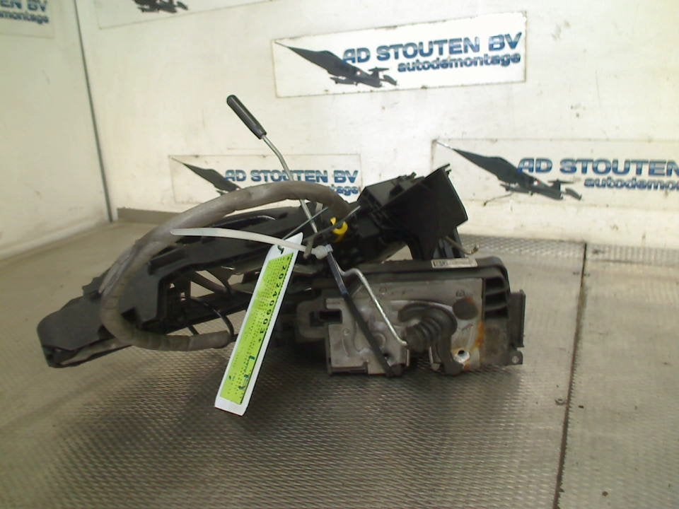Portierslot Links Achter Mercedes-Benz C (W205) A0997202300, Gebruikt, Mercedes-Benz AG, Mercedes-Benz, Mercedesstraße 120, Stuttgart 70372, , Duitsland
