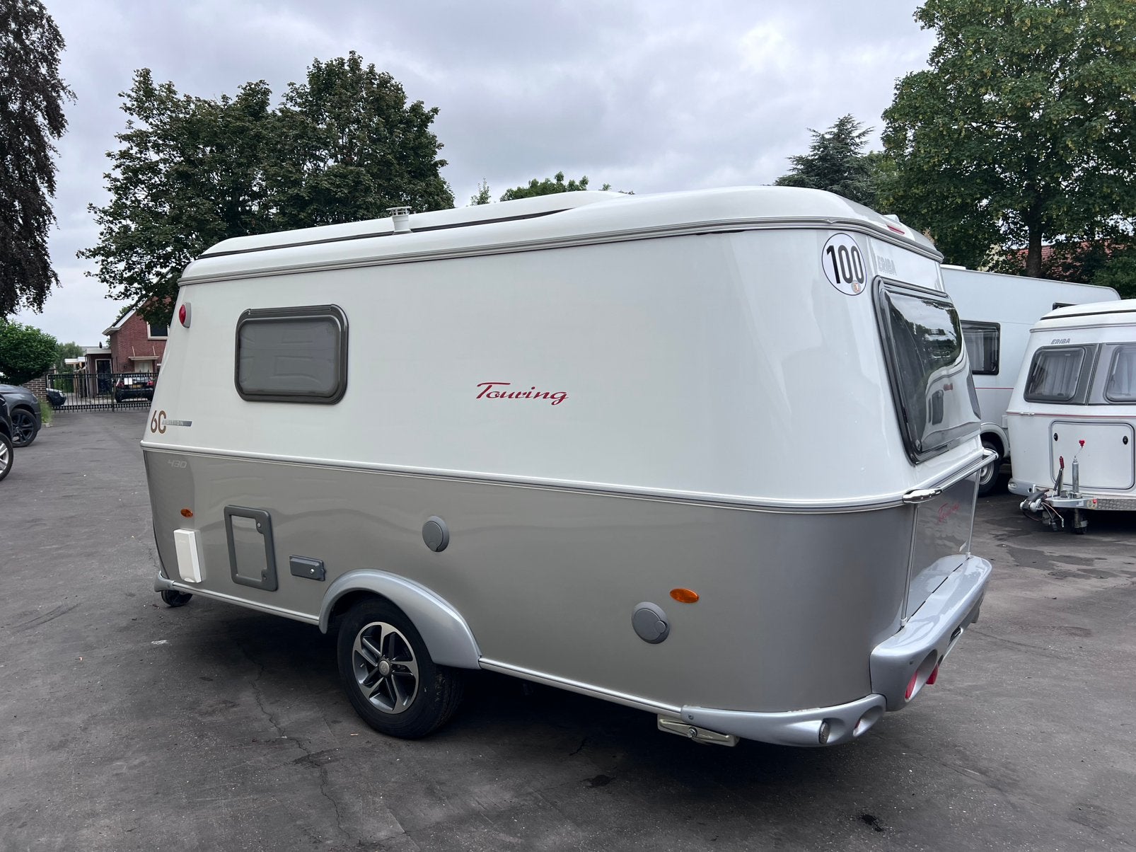 ERIBA Touring Triton 430 (60 Edition) Zeer compleet | Schade, Standaardzit, Particulier, 4 tot 5 meter, Eriba