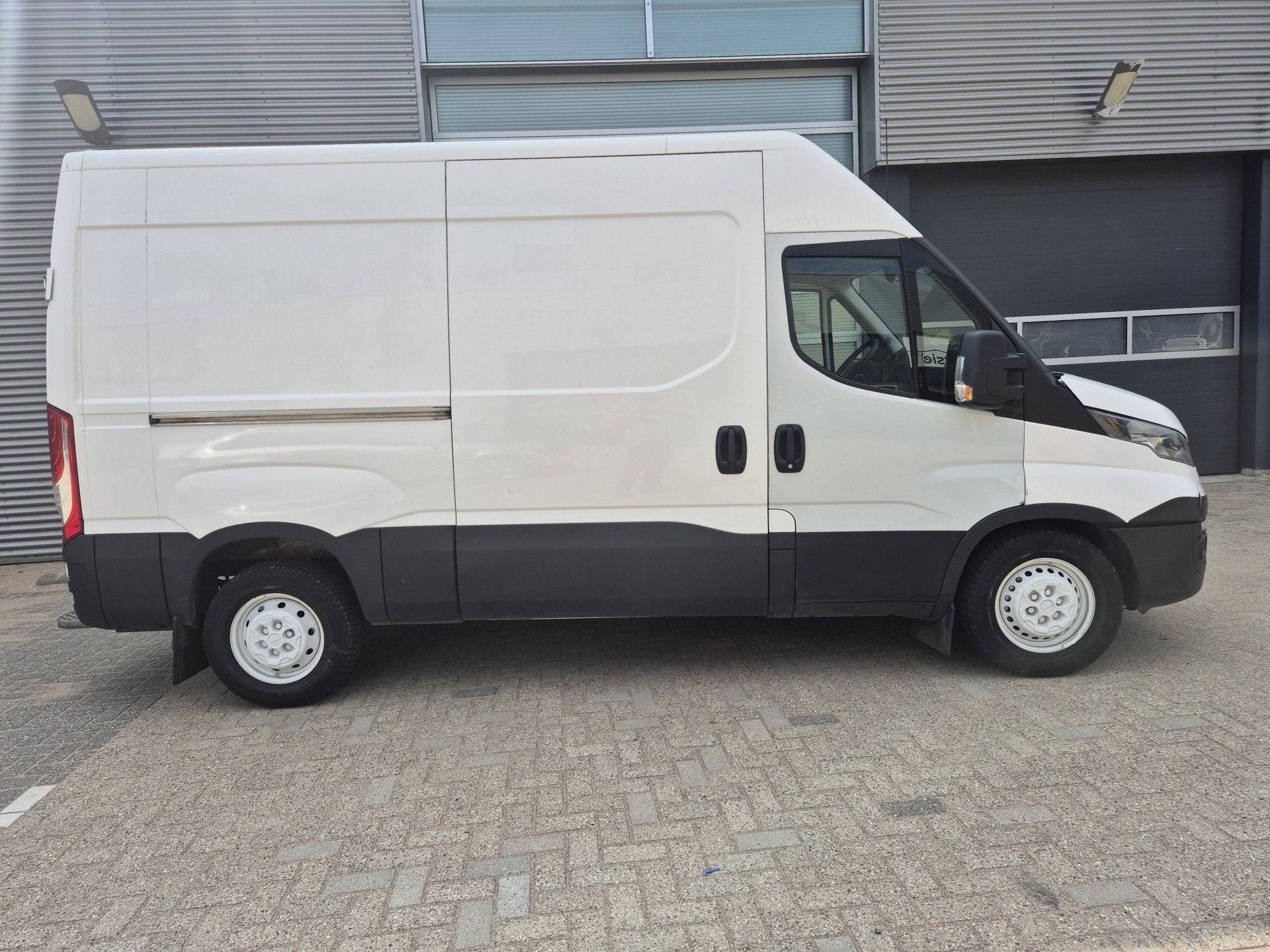 Iveco Daily 35S12V 2.3 l2h2 zeer mooie bus 3500kg trekhaak m, Gebruikt, Iveco, Wit, Bedrijf