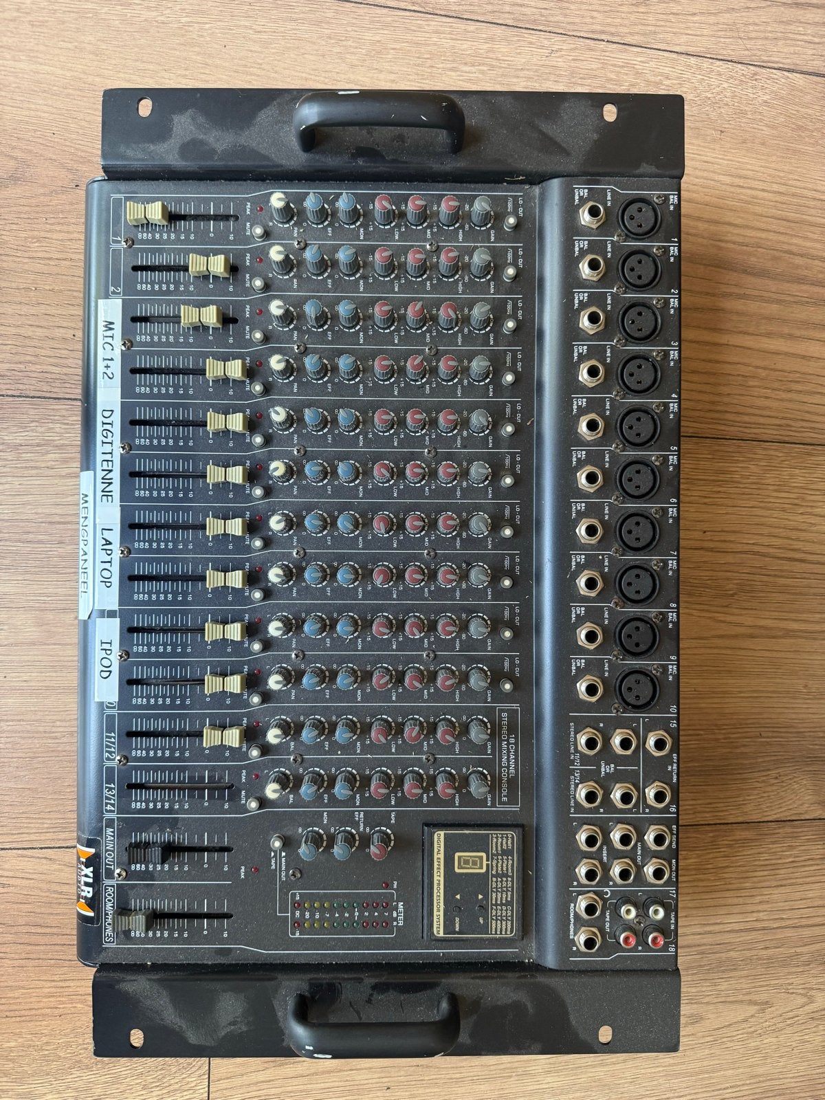 Skytec Mengpaneel - 12 kanalen met microfooningang, Muziek en Instrumenten, Ophalen of Verzenden, Gebruikt, 10 tot 20 kanalen