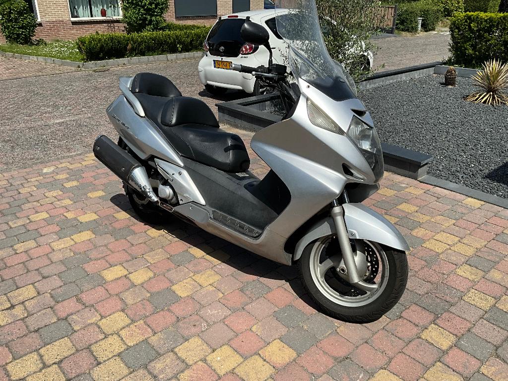 Honda Silverwing 600, Motoren, Motoren | Honda, Particulier, Scooter, meer dan 35 kW, 2 cilinders, Motorrijbewijs A, Automaat