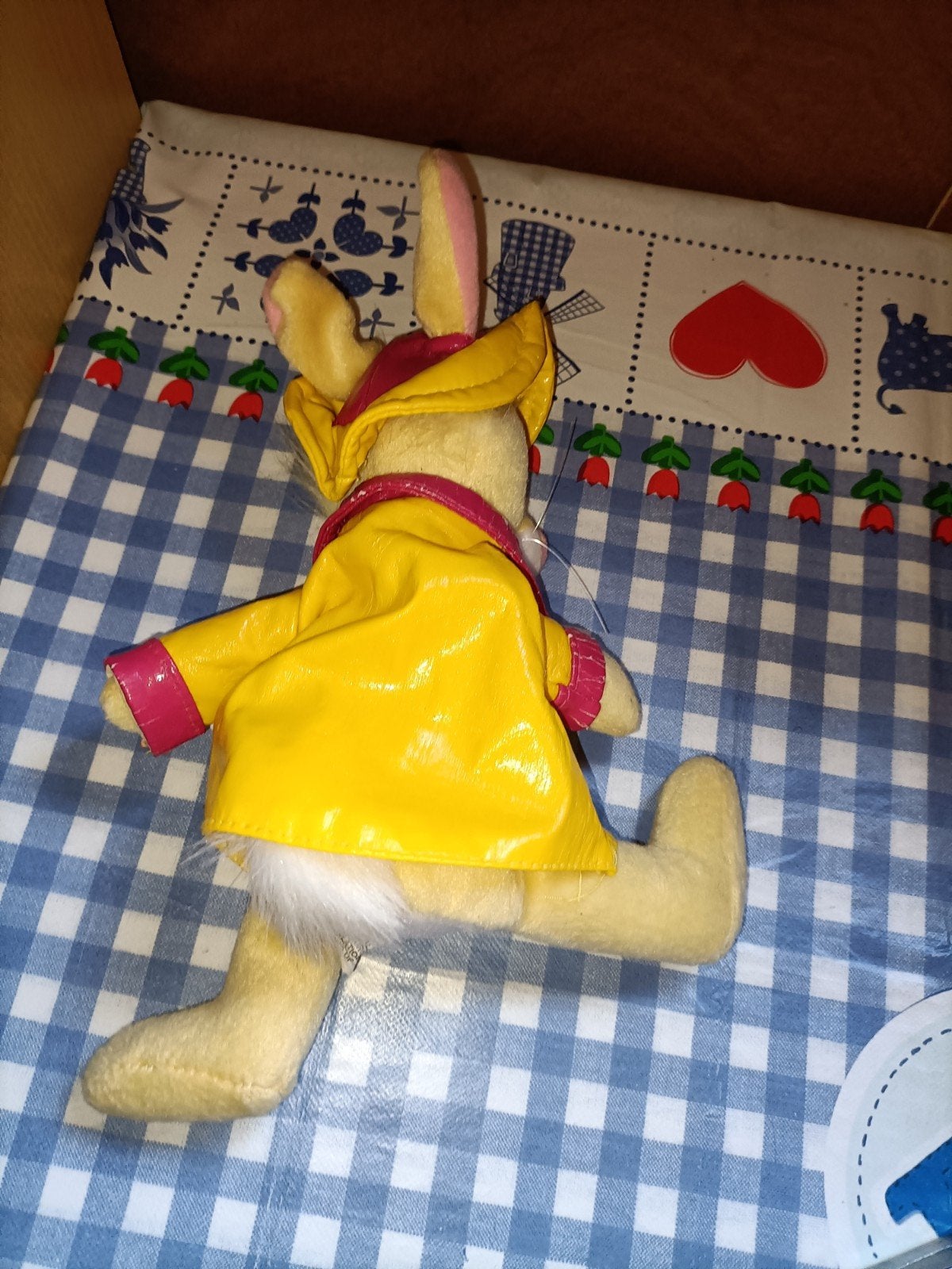 Konijn knuffel van Winnie de Pooh met regenjas vintage, Ophalen of Verzenden, Zo goed als nieuw, Konijn