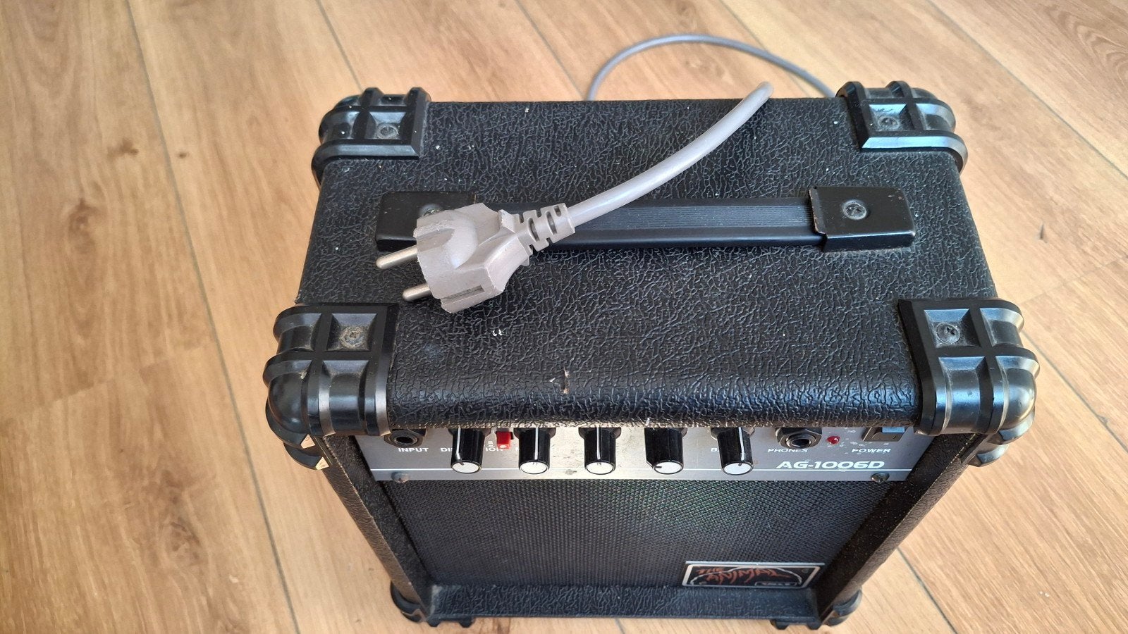 The Animal AG-1006D Gitaarversterker, Ophalen