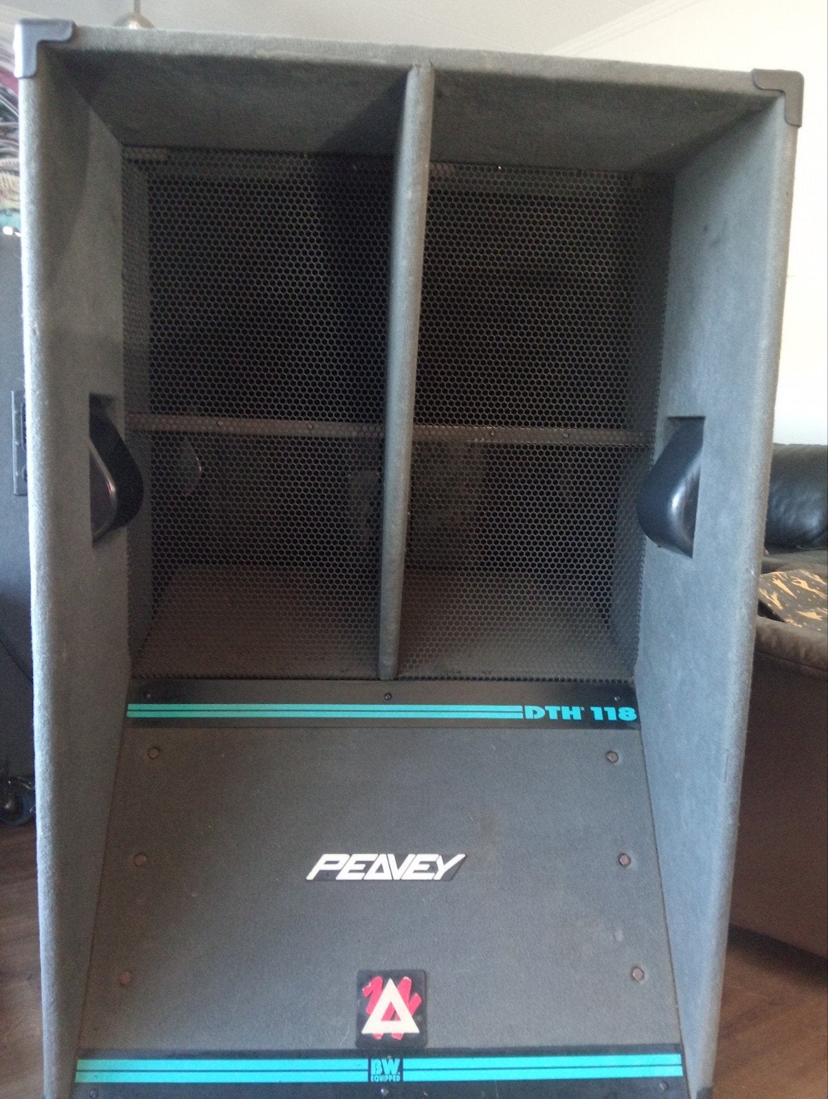 2 Peavey DTH 118 Subwoofers, Gebruikt, Subwoofer, Ophalen, 150 watt of meer