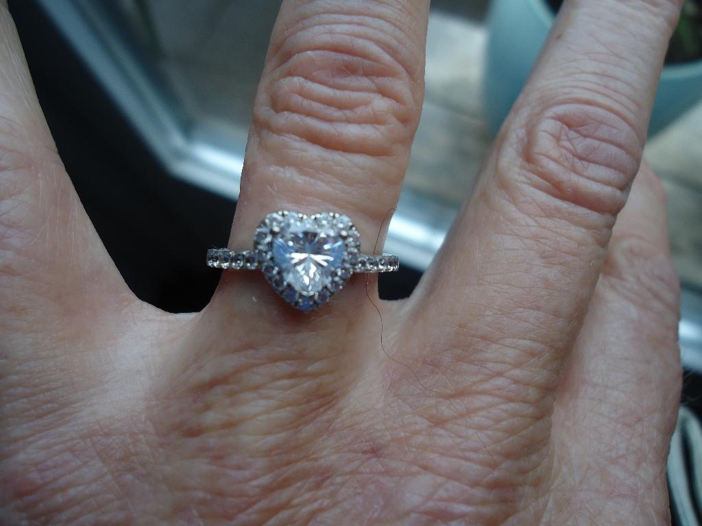 mooie echt zilveren ring hartje met steentjes m17 nieuwstaat, Met kristal, Ophalen of Verzenden, Zo goed als nieuw, 17 tot 18