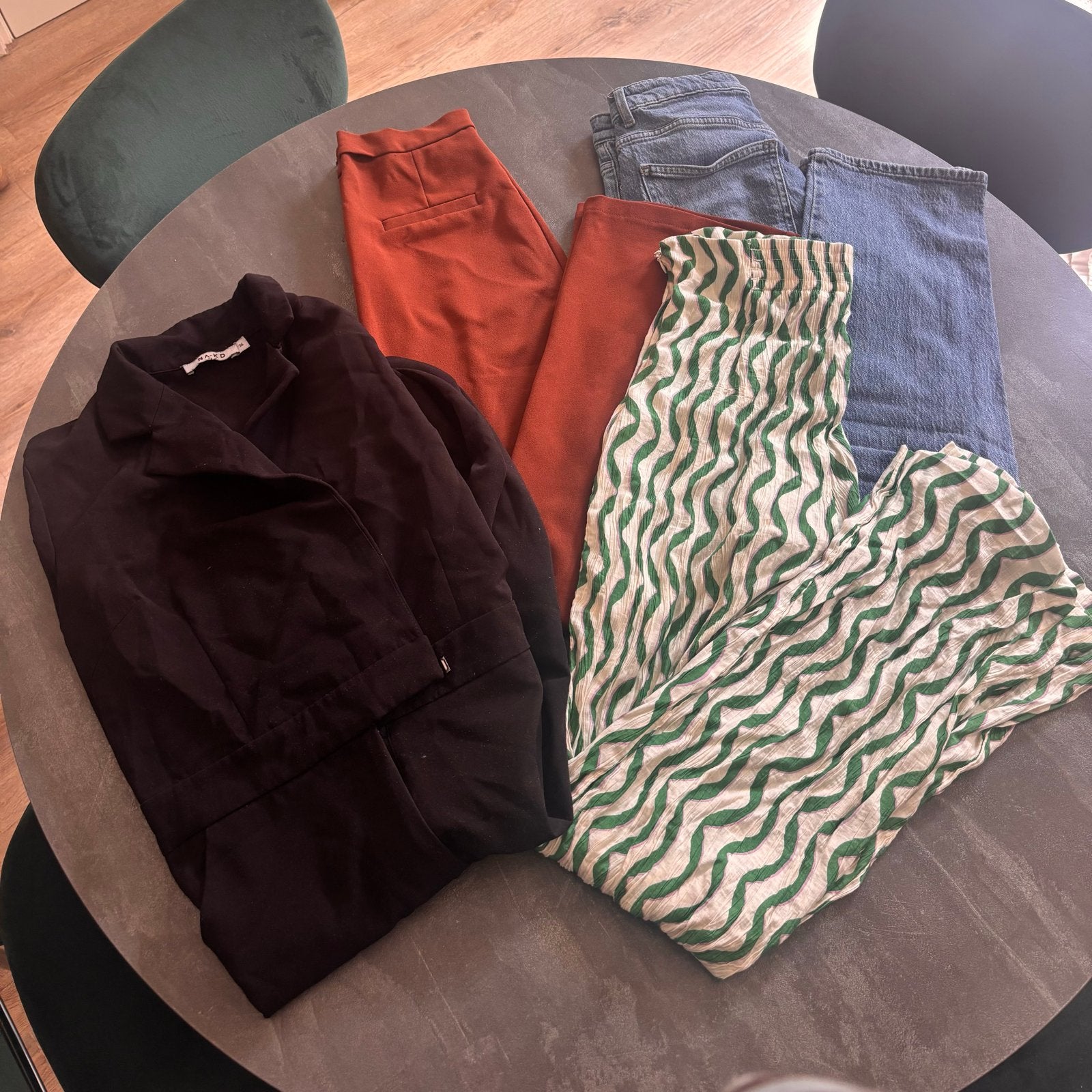 Kledingpakket: Broeken & Jumpsuit (NA-KD, Mango, VILA), Ophalen of Verzenden, Gedragen, Maat 36 (S)