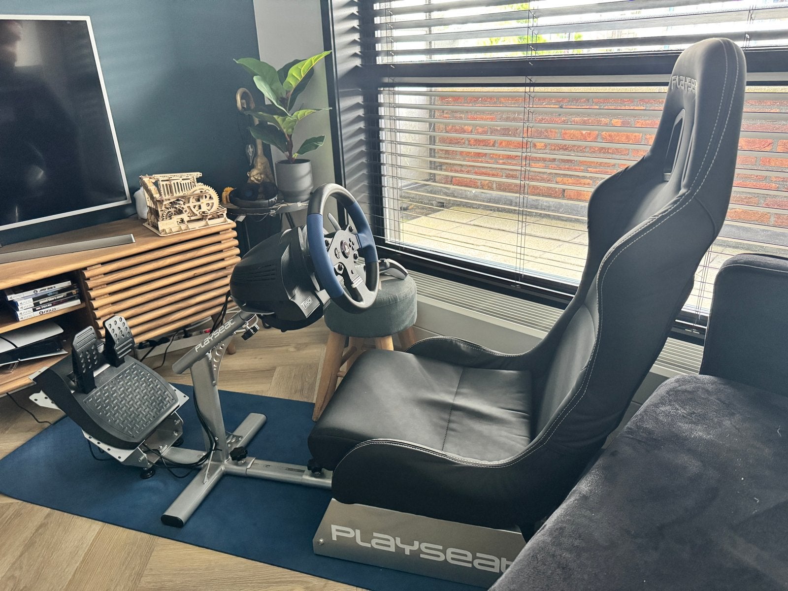 Playseat Evolution met Thrustmaster T150 racestuur en pedale, Spelcomputers en Games, Spelcomputers | Overige Accessoires, Racestoel