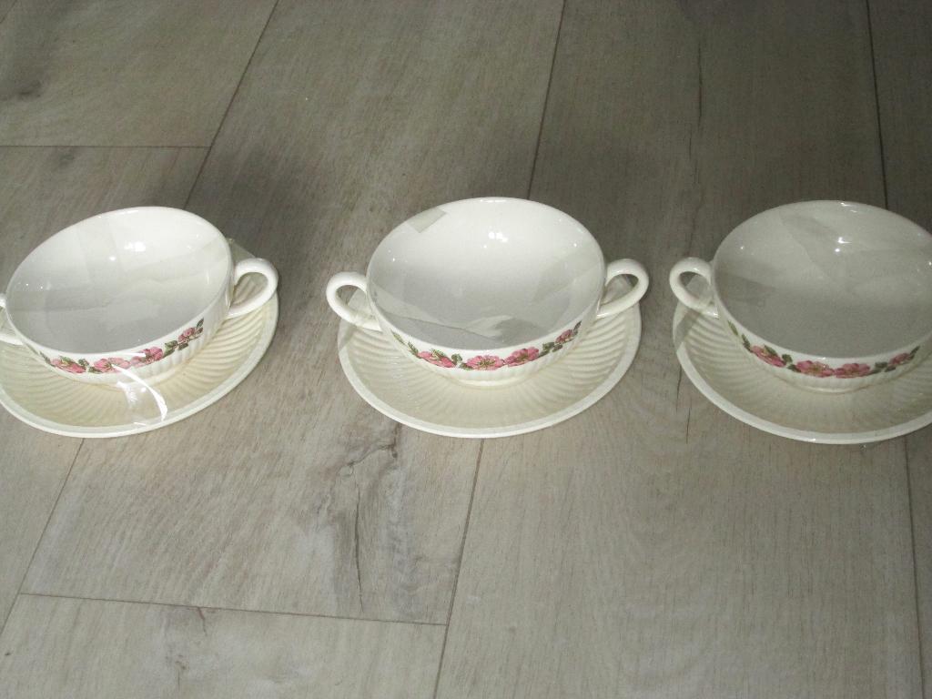 3 soepkoppen Wedgwood Brian Rose Queeen's Ware, Huis en Inrichting, Keuken | Servies, Nieuw, Ophalen of Verzenden, Bord(en), Wedgwood