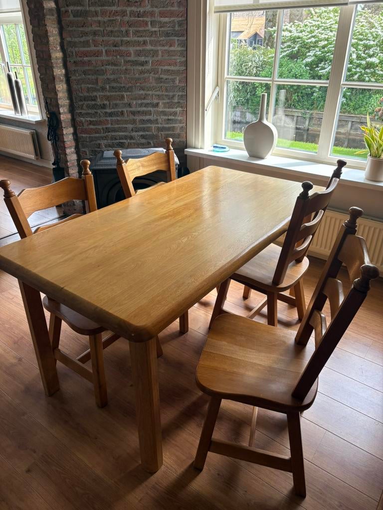 Massieve eiken tafel +4 stoelen zeer netjes, Ophalen of Verzenden, Zo goed als nieuw