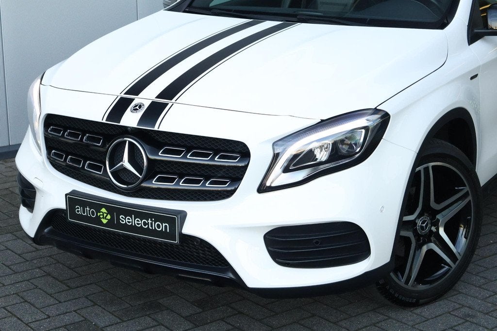 Mercedes-Benz GLA-klasse 200 Premium Plus / AMG Styling / Pa, Auto's, Mercedes-Benz, Gebruikt, Euro 6, 715 kg, Leder en Stof