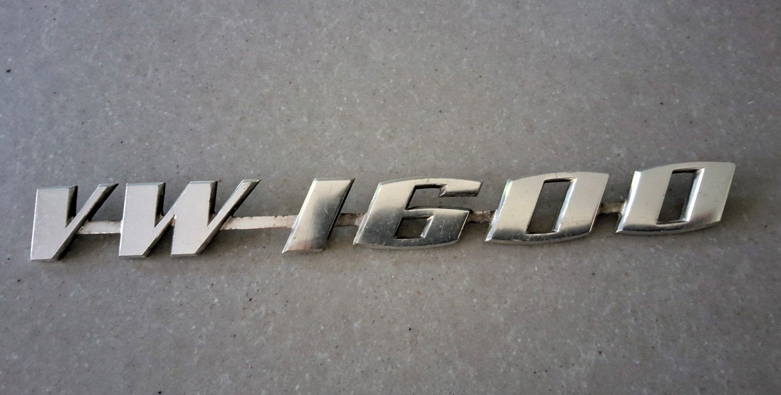 Embleem VW 1600 - Origineel Volkswagen Type 3, Ophalen