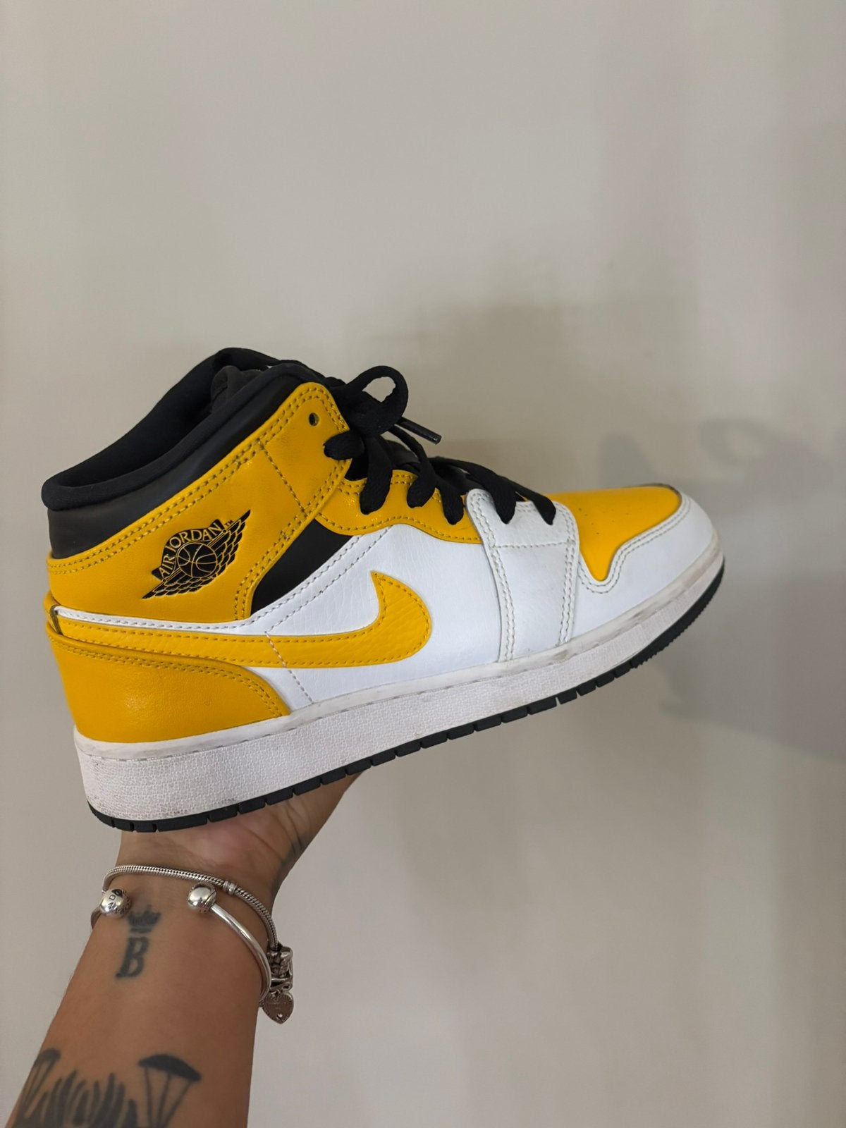 Jordan 1 university gold maat 37,5, Kleding | Dames, Schoenen, Ophalen, Gedragen, Overige kleuren, Sneakers of Gympen