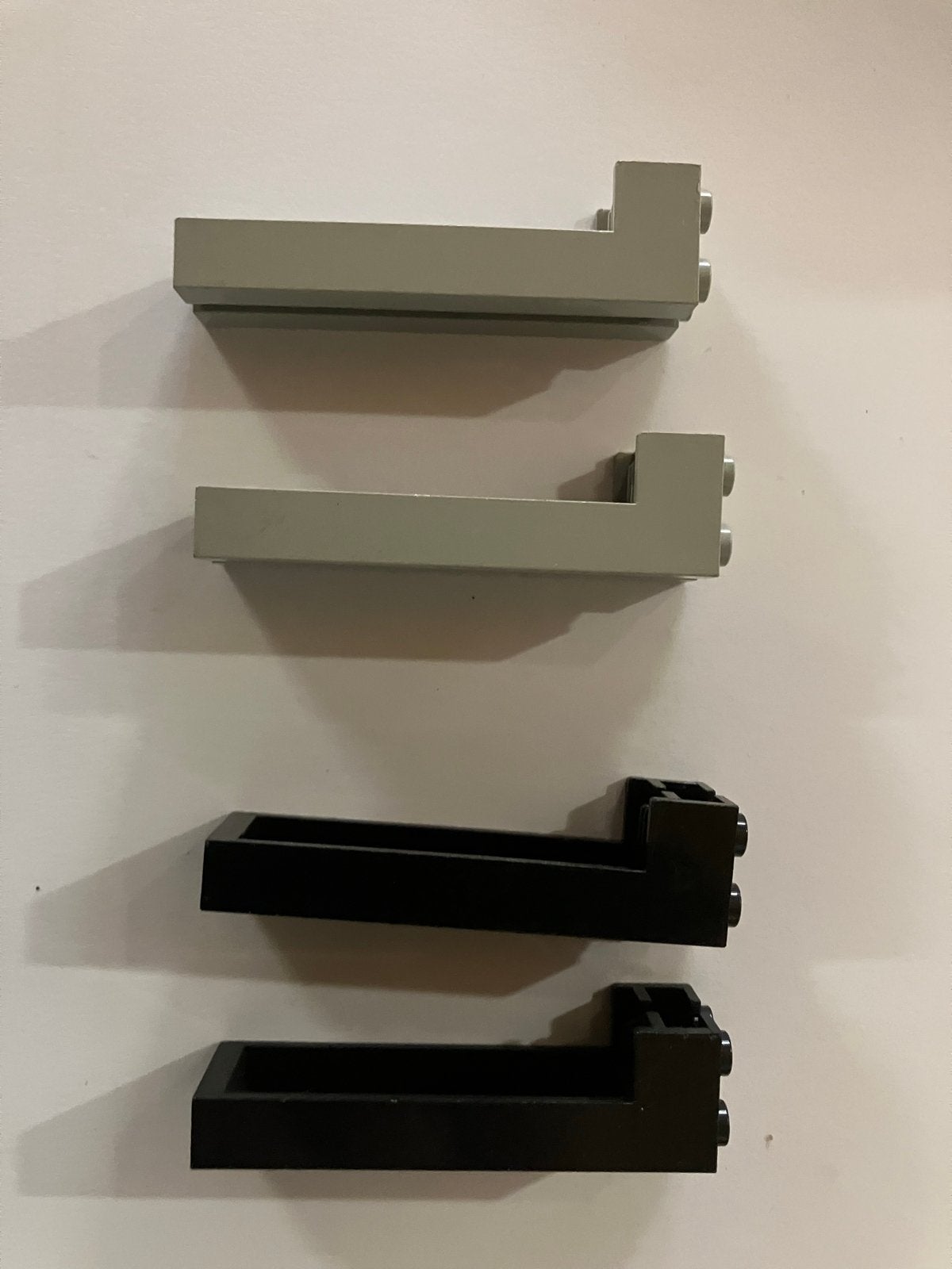 Lego onderdelen: 2x grijs, 2x zwart castle, Kinderen en Baby's, Speelgoed | Duplo en Lego, Ophalen of Verzenden, Gebruikt, Losse stenen
