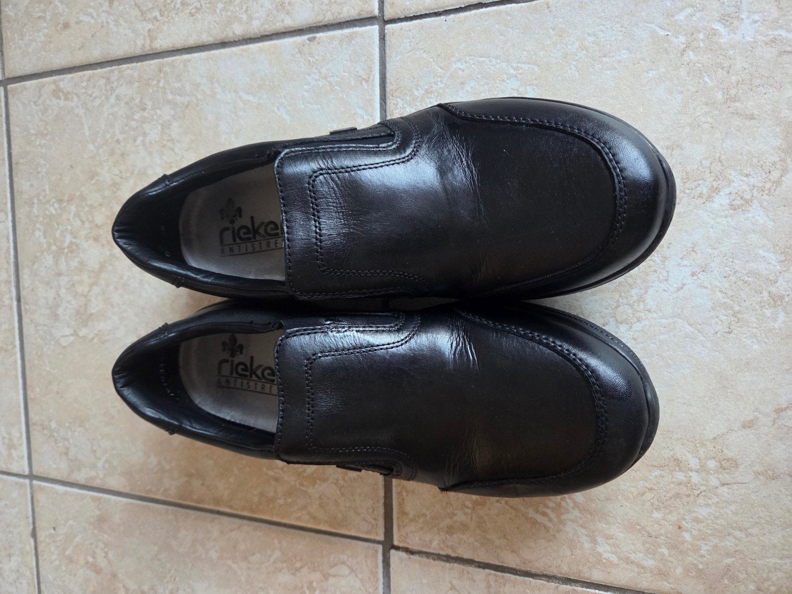 Rieker zwarte instappers, maat 43, Loafers, Zwart, Ophalen of Verzenden, Rieker