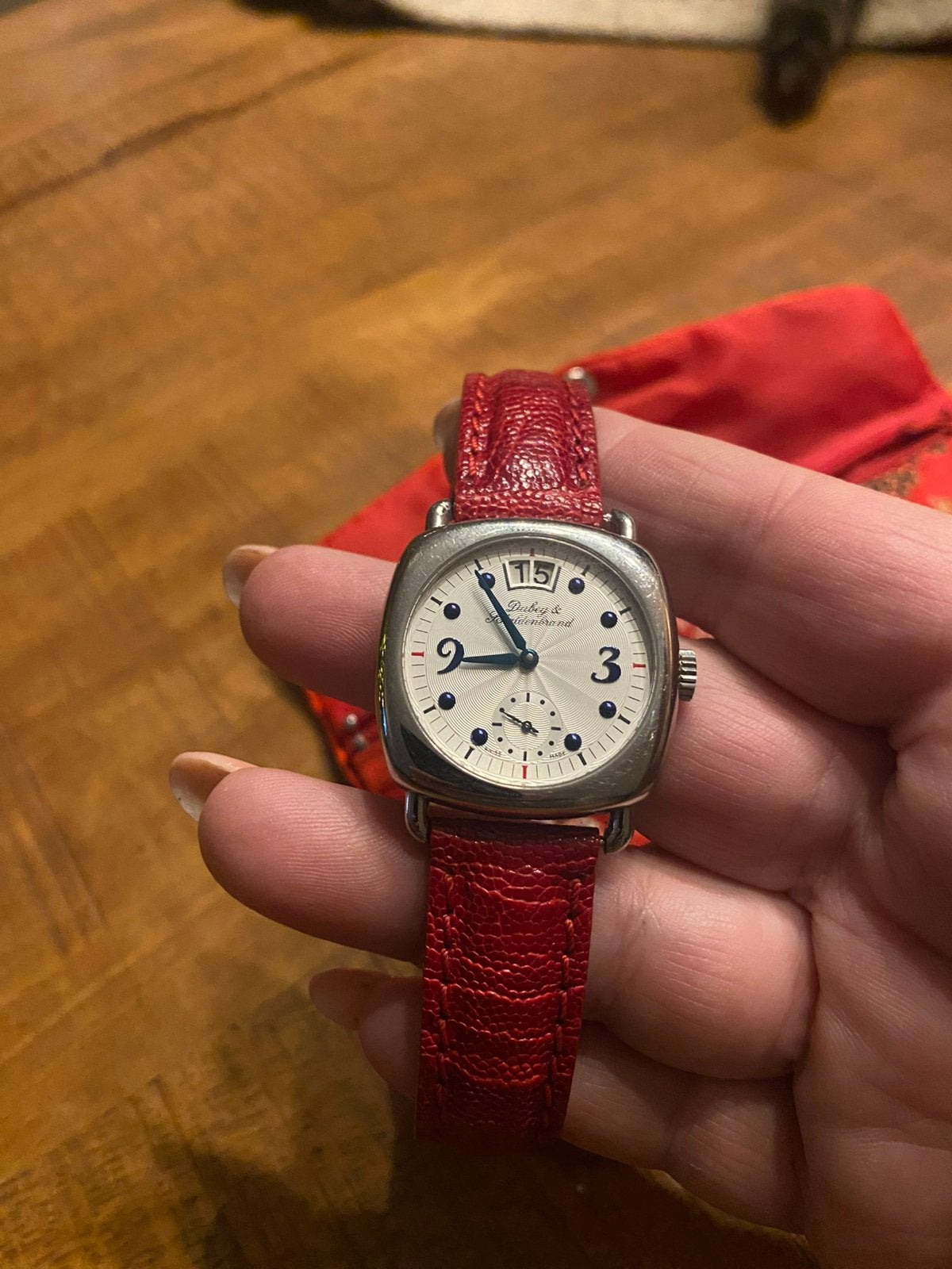 Mooi staken dubai &schaldenbrand danes horloge, Ophalen, Zo goed als nieuw, Rood, Jongen of Meisje