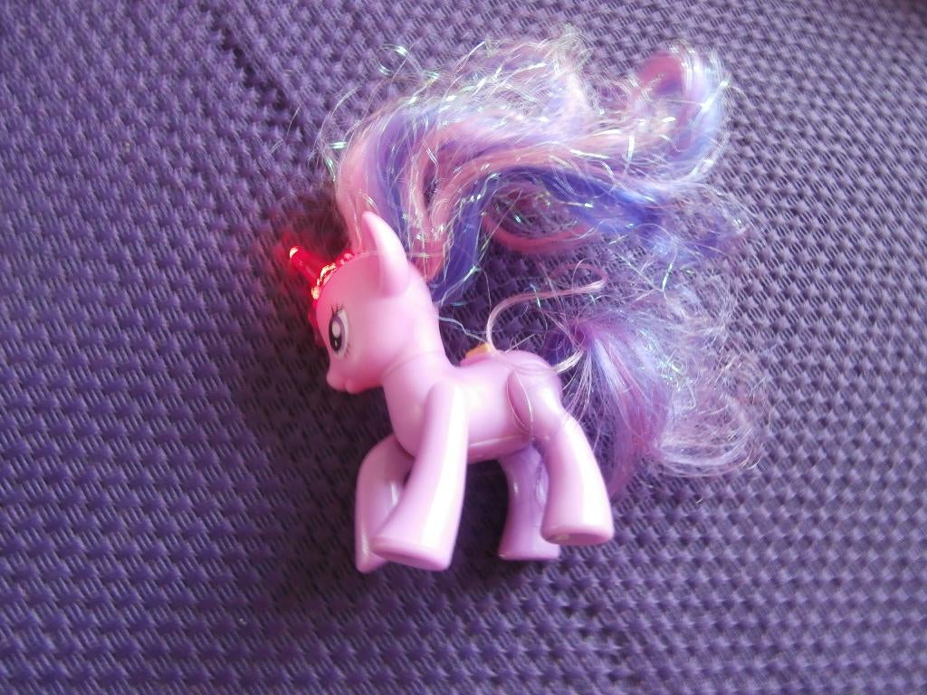 My little pony roze paars eenhoorn hoorn geeft licht paard, Ophalen of Verzenden, Zo goed als nieuw