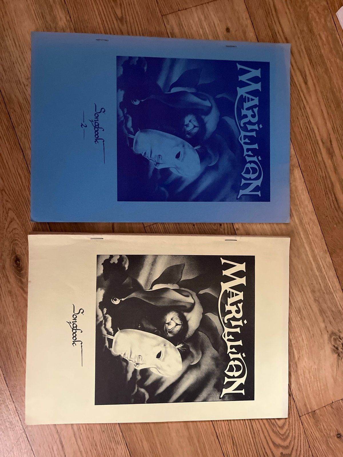 Marillion songbook 1 en 2 - 2 exemplaren Fish lyrics, Ophalen of Verzenden, Gelezen, Artiest
