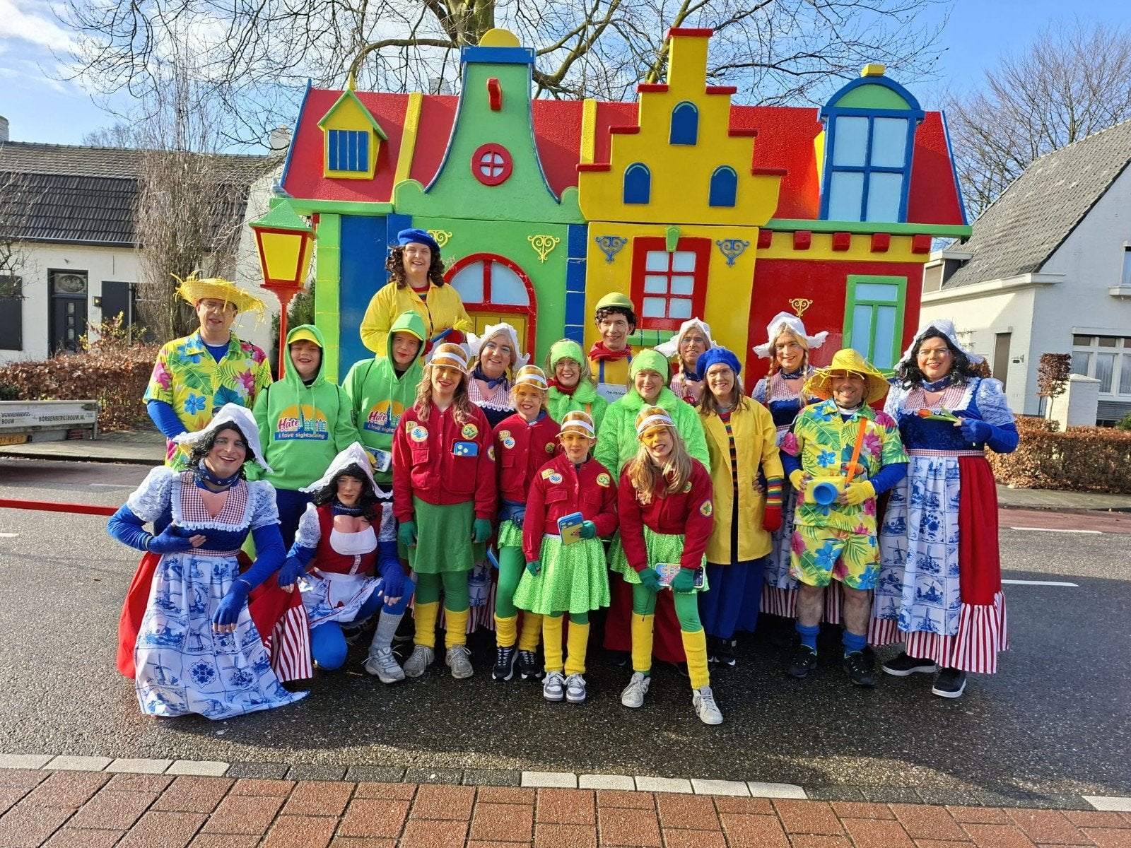Complete Carnavals Loopgroep 'Schone Gevels' met Kostuums, Ophalen