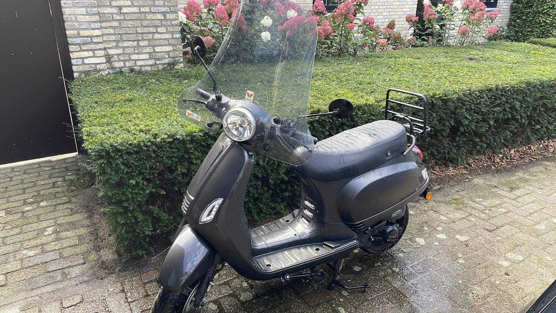 Scooter dts milano, Fietsen en Brommers, Ophalen, 49 cc, Zo goed als nieuw, Benzine