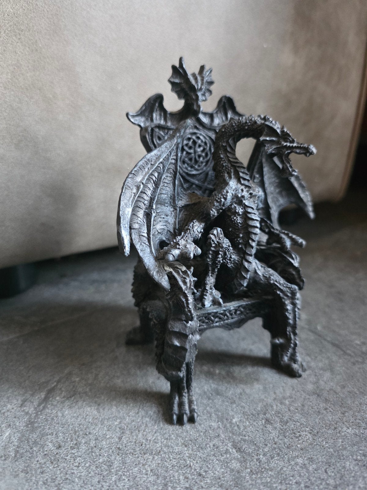 Zwarte draak op troon – Gothic beeld, Verzamelen, Ophalen of Verzenden, Nieuw
