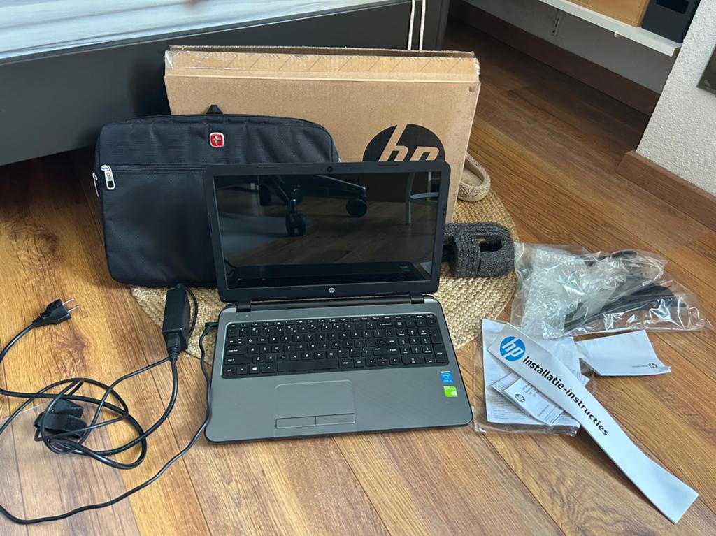 Hp 15-r032nd laptop met originele doos, Ophalen of Verzenden, Gebruikt
