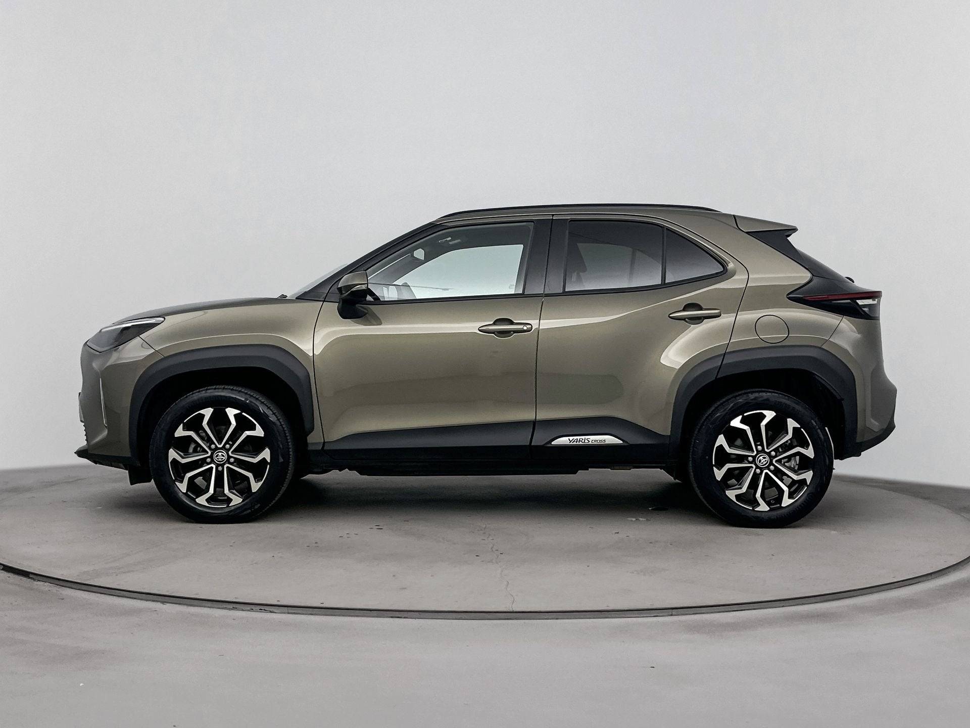 Toyota Yaris Cross AWD 1.5 Hybrid Dynamic | Apple Carplay /, Auto's, Automaat, 12 maanden, Stof, Gebruikt
