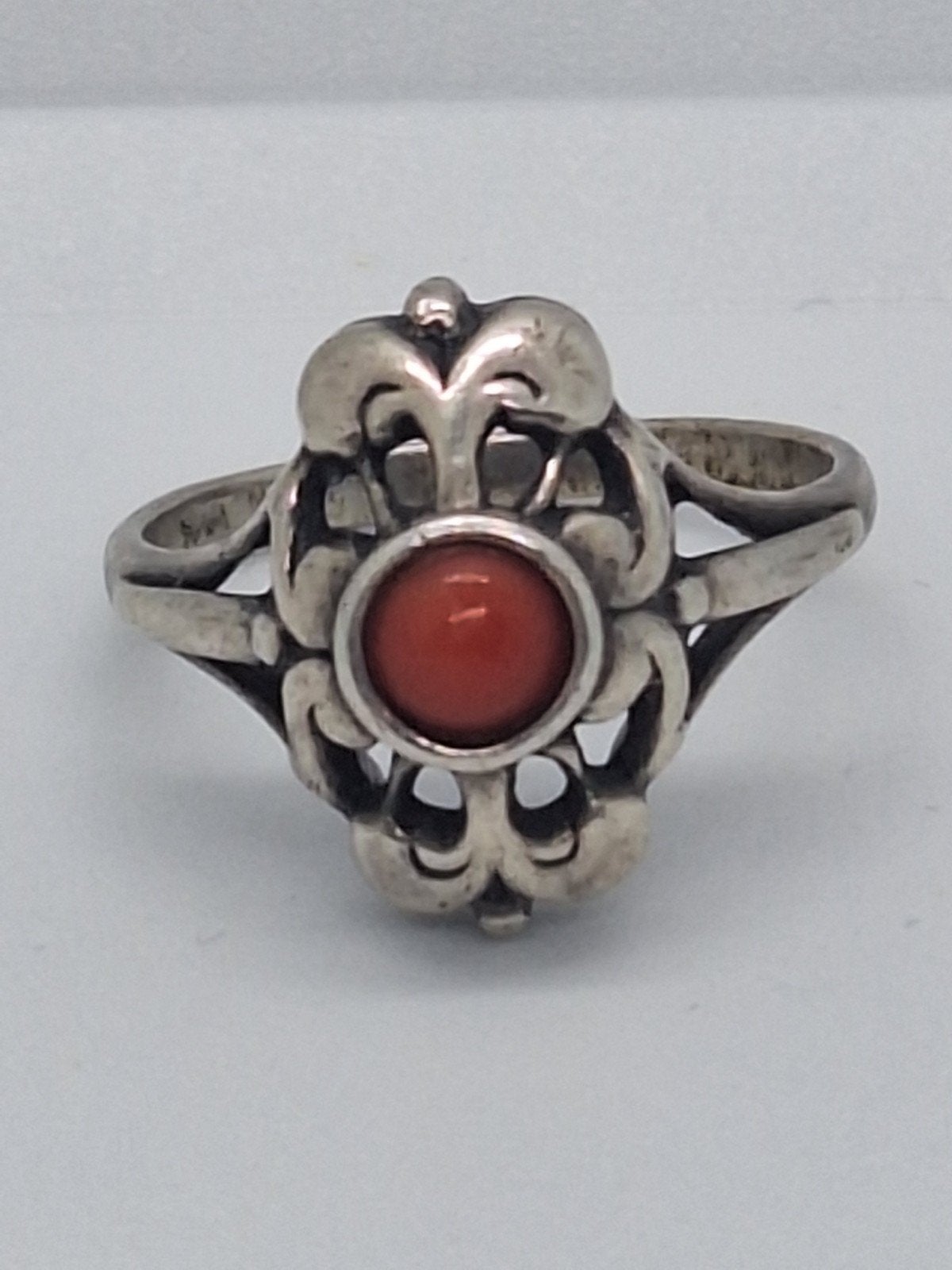Zilveren ring met bloedkoraal, maat 17.5, Sieraden, Tassen en Uiterlijk, Gebruikt, Ophalen of Verzenden, 17 tot 18, Met edelsteen