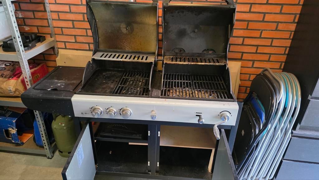 Gas- en houtskool BBQ met zijbrander en extra ruimte, Ophalen, Gebruikt, Onbekend