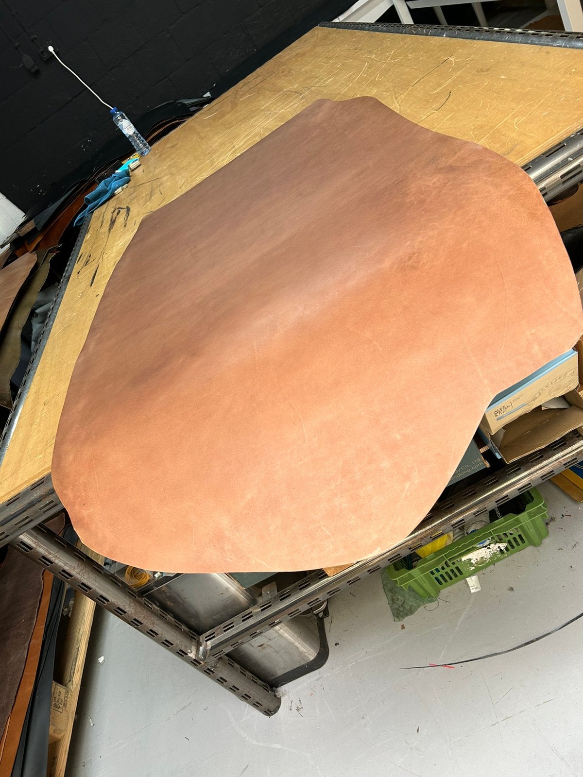 Lichtbruin patina tuigleer 3-3,5 mm dikte half soepel nr2, Leer of Kunstleer, Ophalen of Verzenden, Zo goed als nieuw, 30 tot 120 cm
