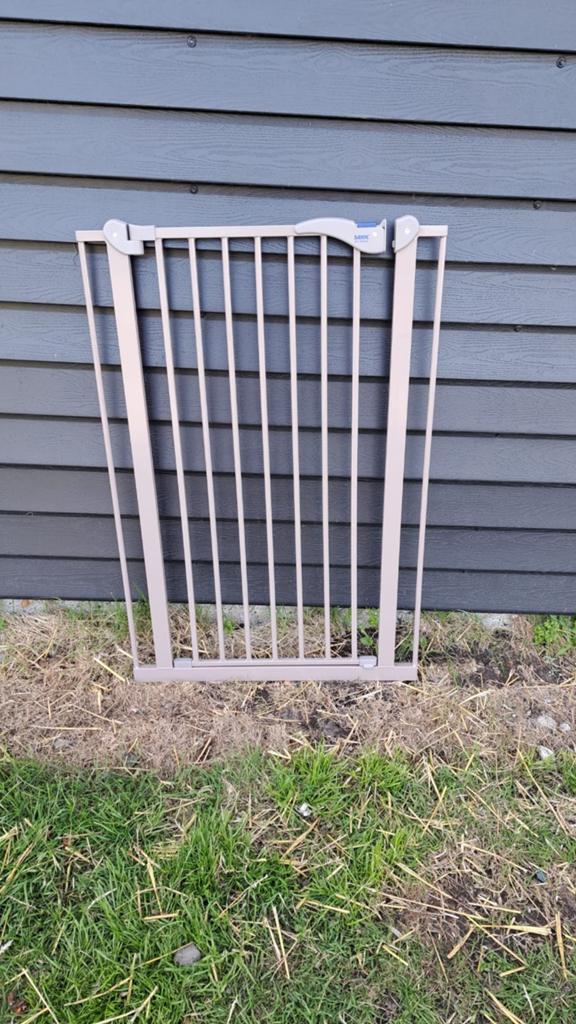 Hondentraphek Dog Barrier 107 cm hoog, 75-84 cm breed - NIEU, Ophalen, Nieuw, Klemhekje, Metaal of IJzer