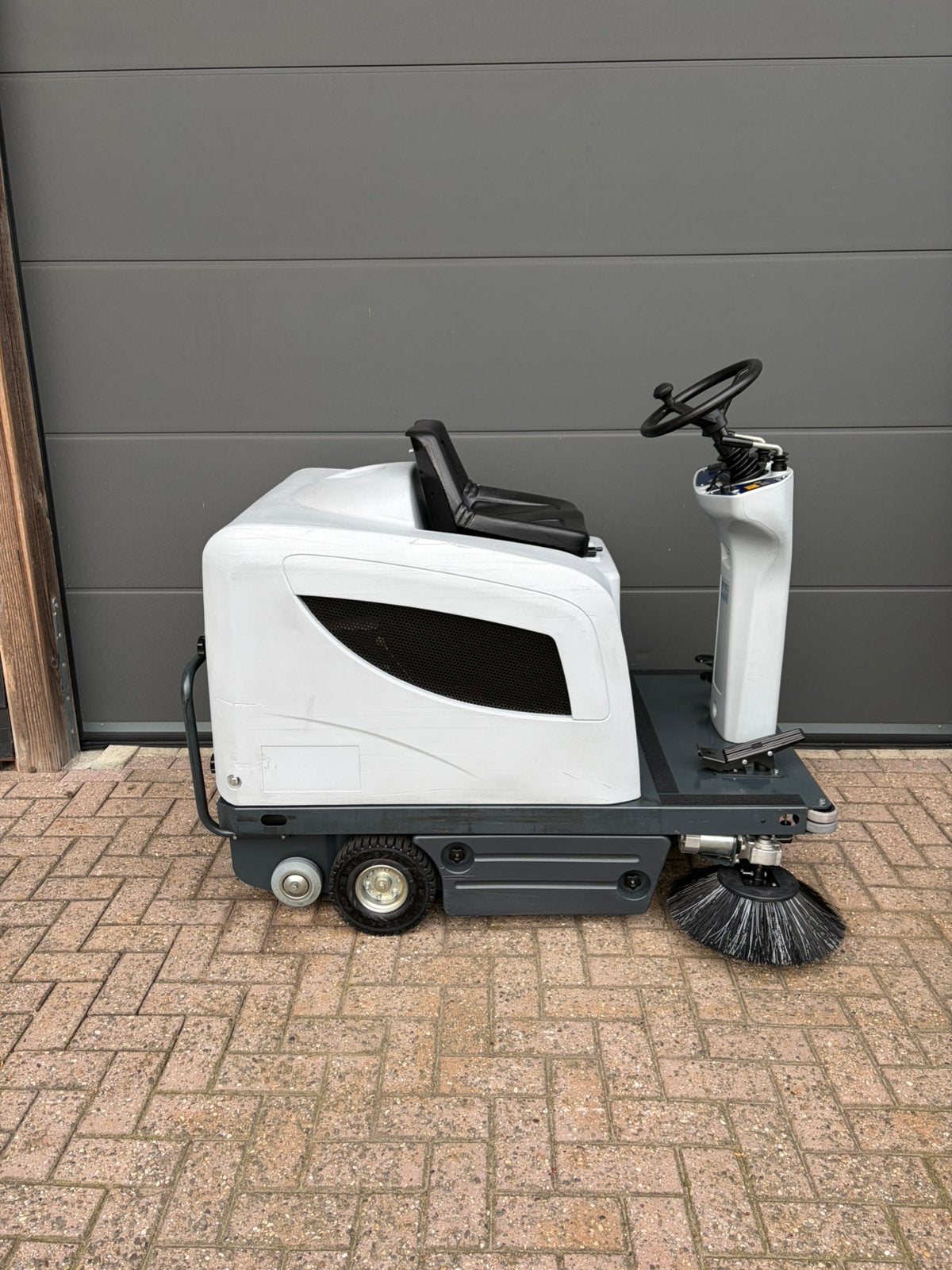 Opzit veegmachine | Nilfisk SR1100 | Nieuw accupakket, Ophalen of Verzenden, Gebruikt