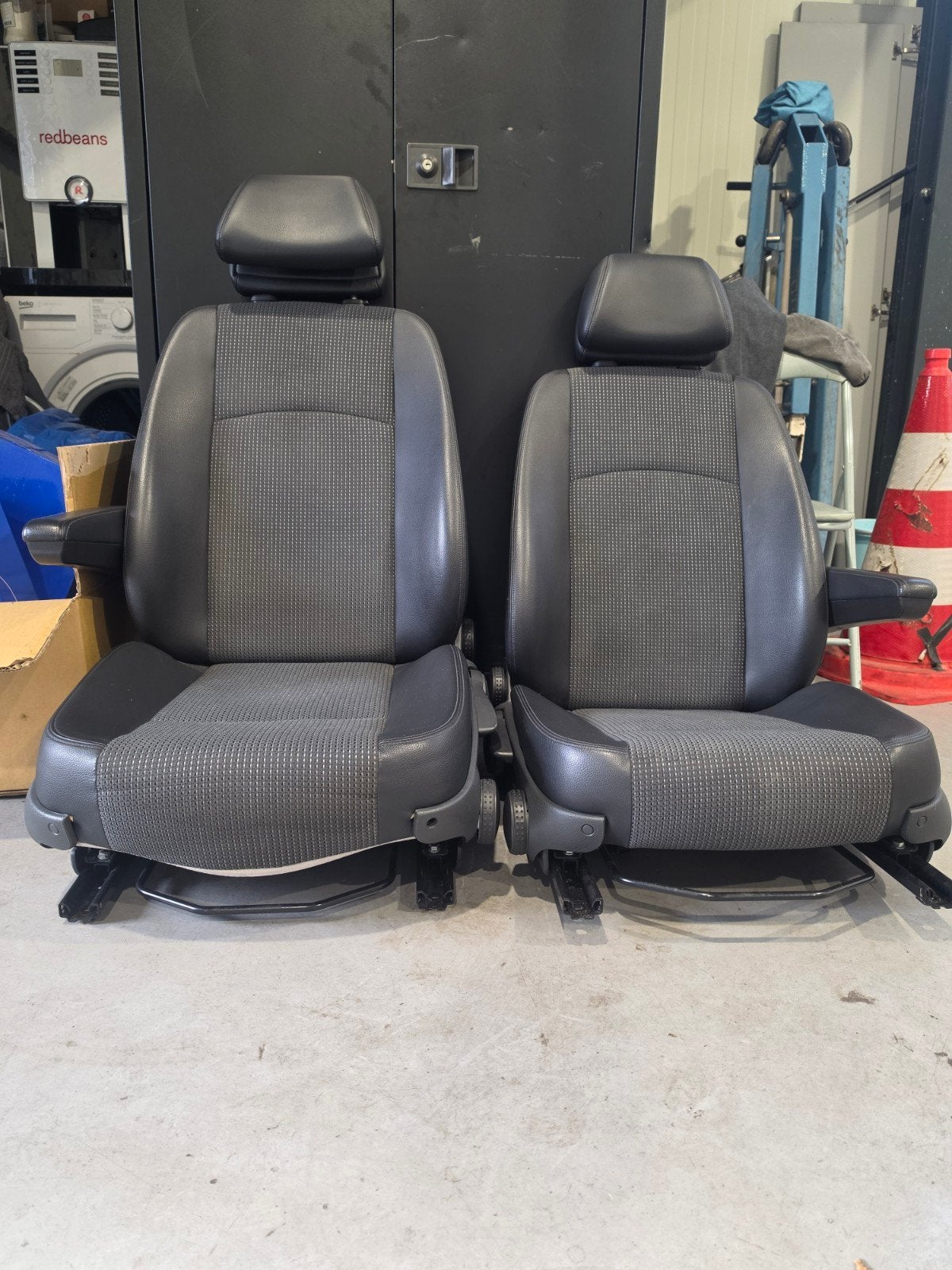 Mercedes Viano w639 2 voorstoelen 2 achter, Ophalen