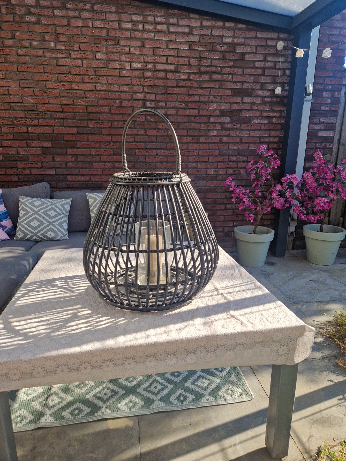 Grote rotan lantaarn met glazen houder, Huis en Inrichting, Woonaccessoires | Kandelaars en Kaarsen, Lantaarn, Zwart, Natuurlijk materiaal