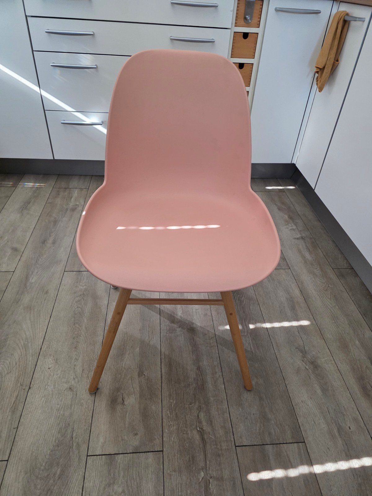 Roze kunststof stoelen 2 stuks, Huis en Inrichting, Stoelen, Ophalen, Zo goed als nieuw, Overige kleuren, Kunststof