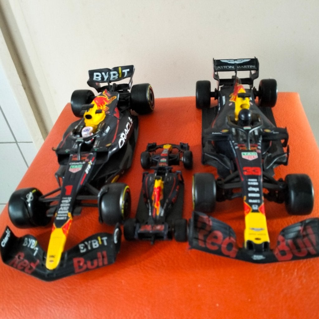 modelrace autos max verstappen 1;24, Ophalen of Verzenden, Zo goed als nieuw, Auto, Bburago