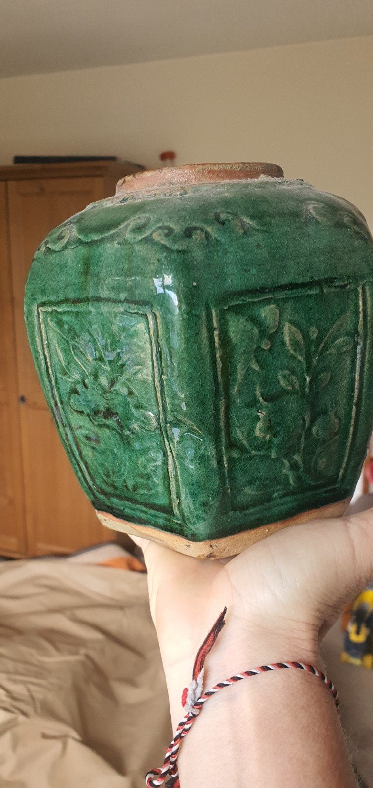 Oude handgemaakte groene aardewerken pot / cachepot, Ophalen of Verzenden, Groen