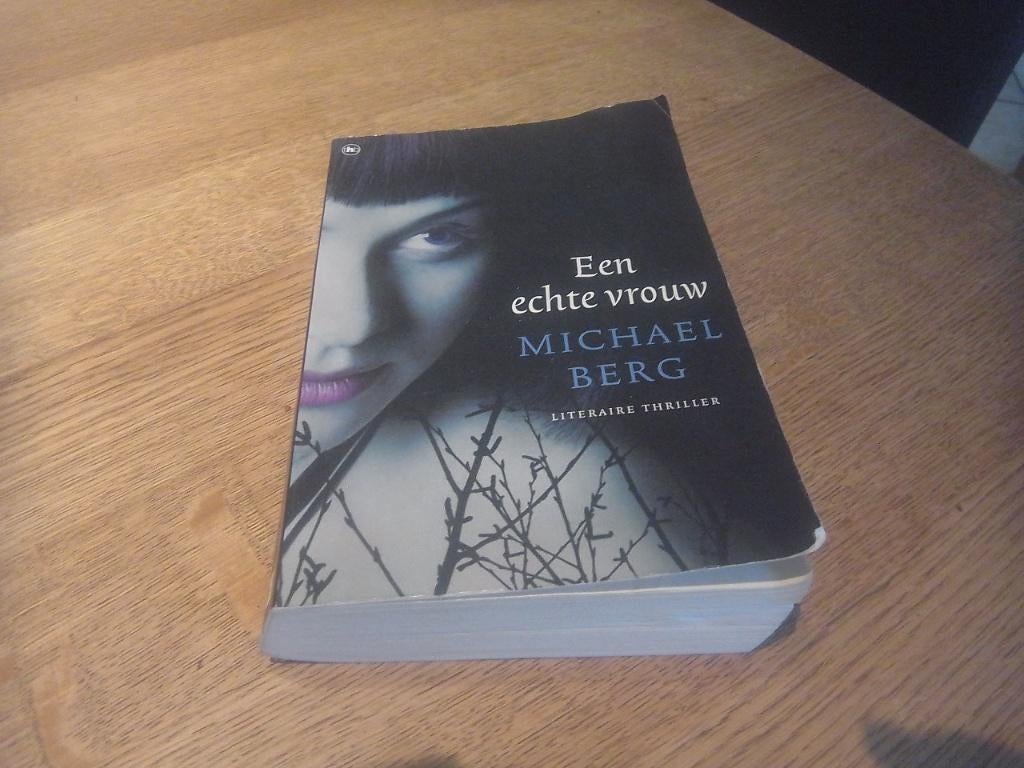 boek een echte vrouw, Boeken, Thrillers, Zo goed als nieuw, Ophalen of Verzenden