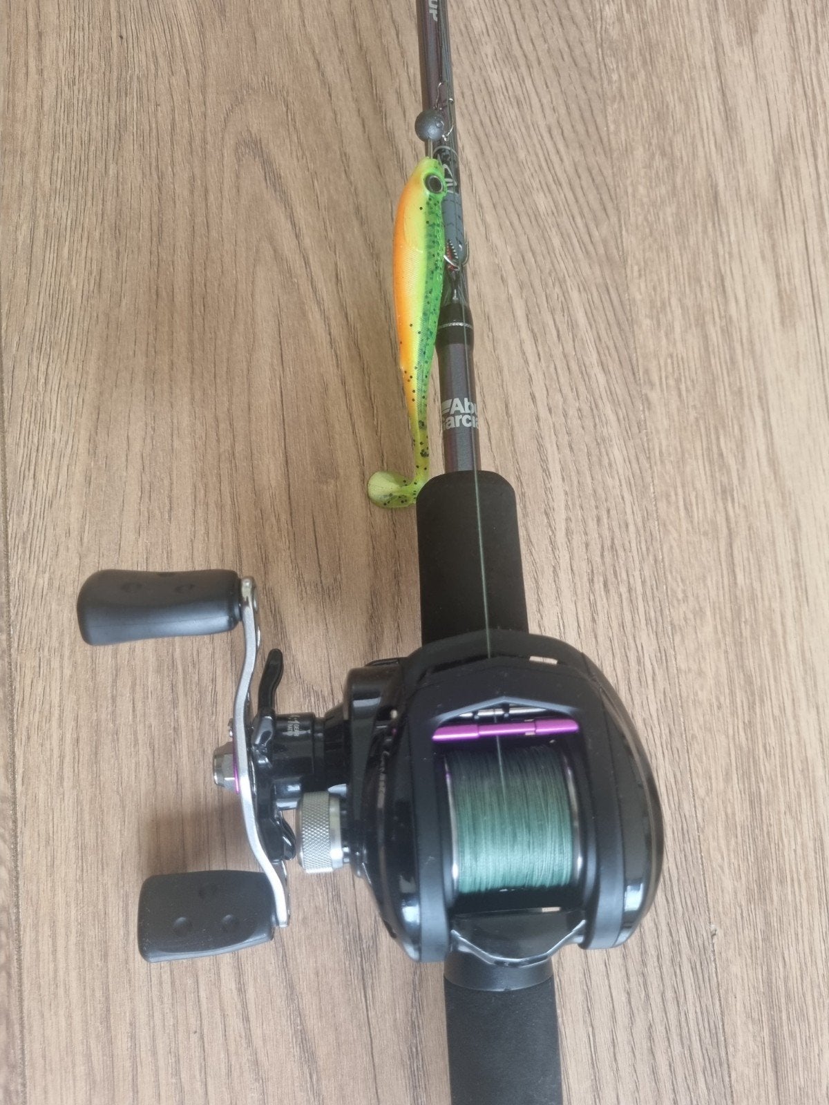 Abu Garcia baitcasting hengel + reel

Mooie Abu Garcia baitc, Ophalen, Zo goed als nieuw, Complete set