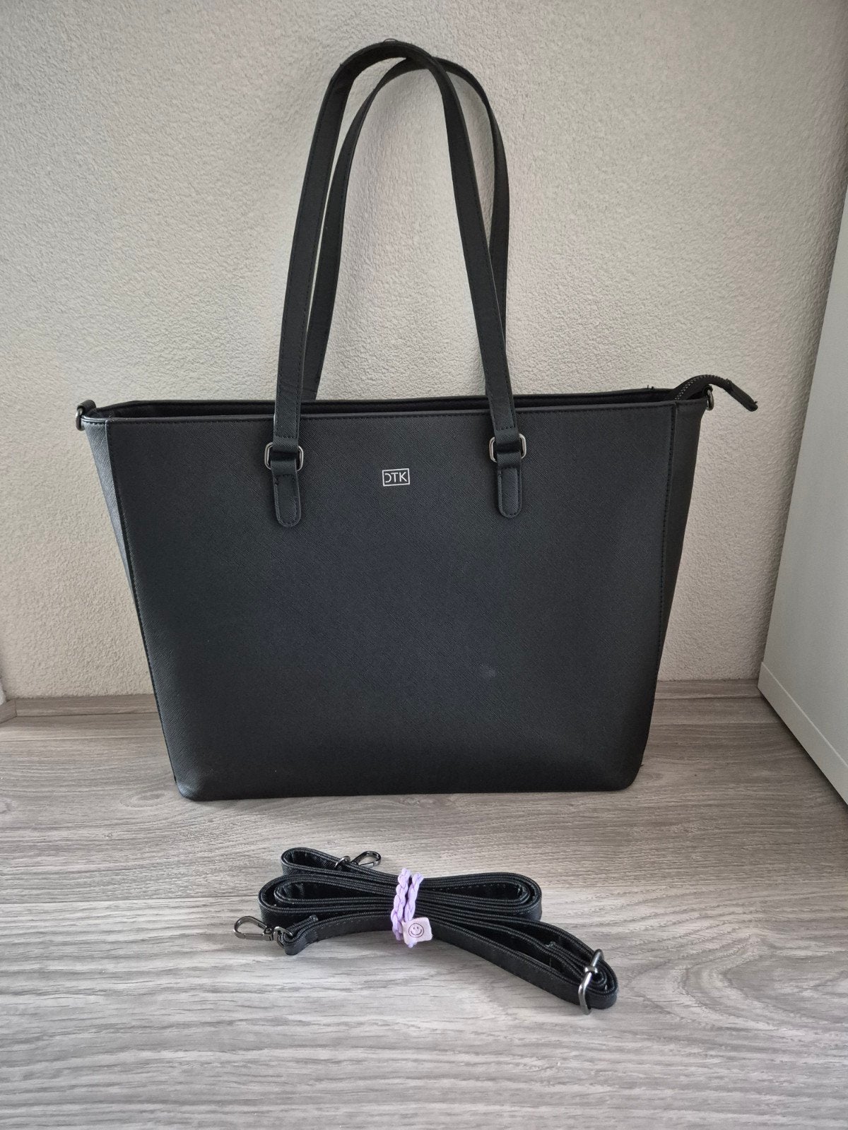 Charm London Laptoptas Zwart met Roze Binnenkant, Sieraden, Tassen en Uiterlijk, Ophalen of Verzenden, Zo goed als nieuw, Zwart