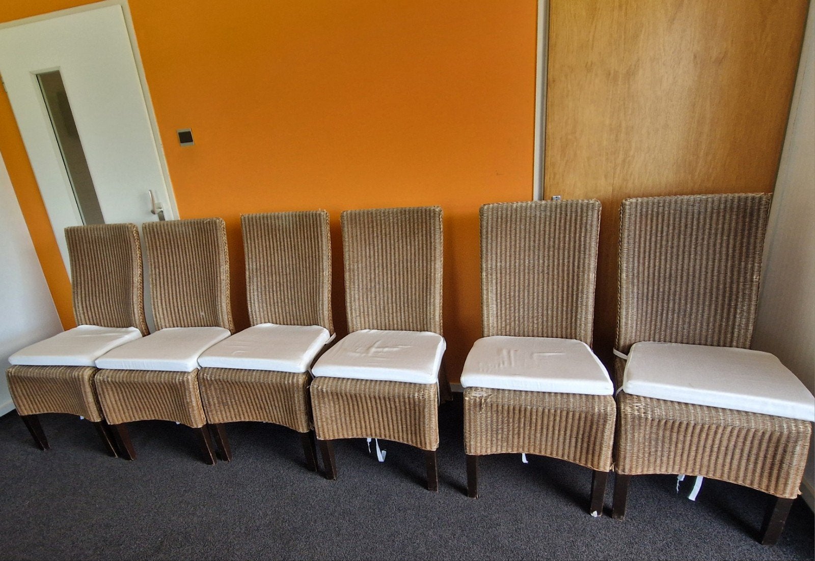 Gratis 6 rieten eetkamerstoelen met kussens, Ophalen, Gebruikt, Bruin, Riet of Rotan