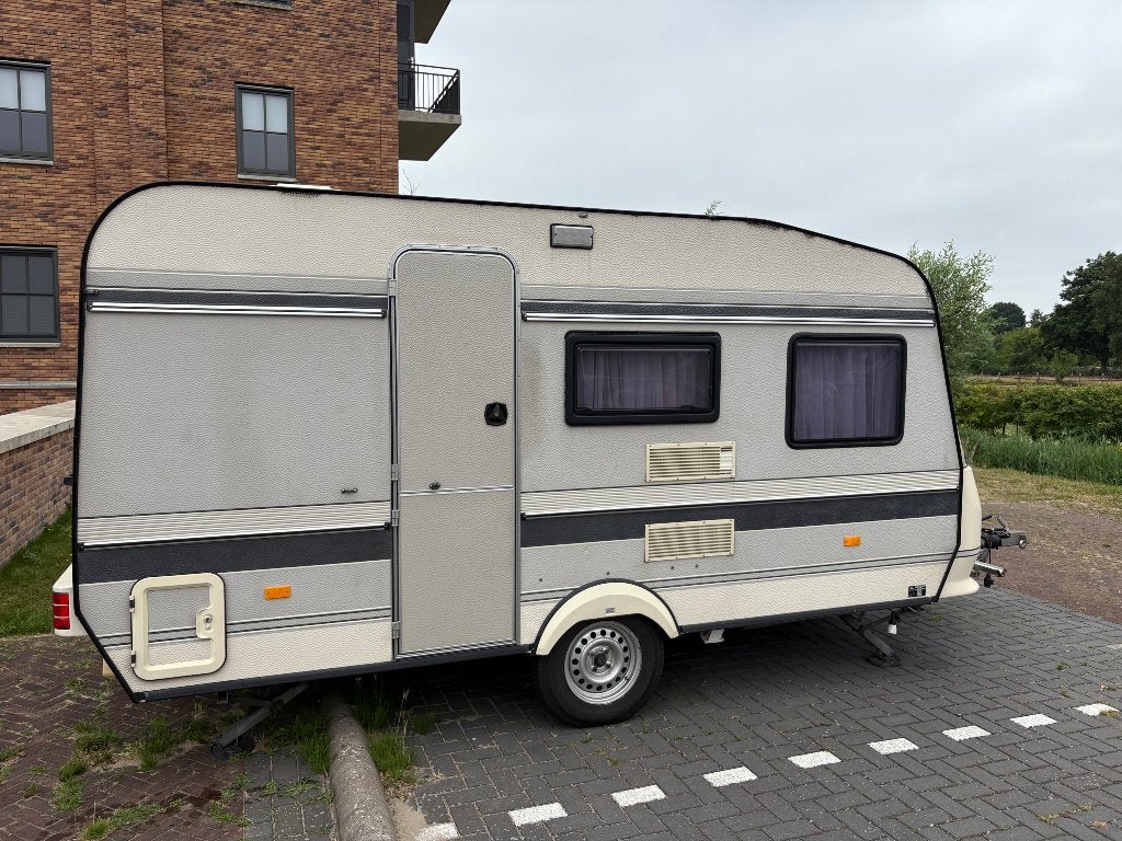 Caravan Hobby Classic 420, Caravans en Kamperen, Caravans, Particulier, tot en met 4, 750 - 1000 kg, Standaardzit, Hobby, Dwarsbed