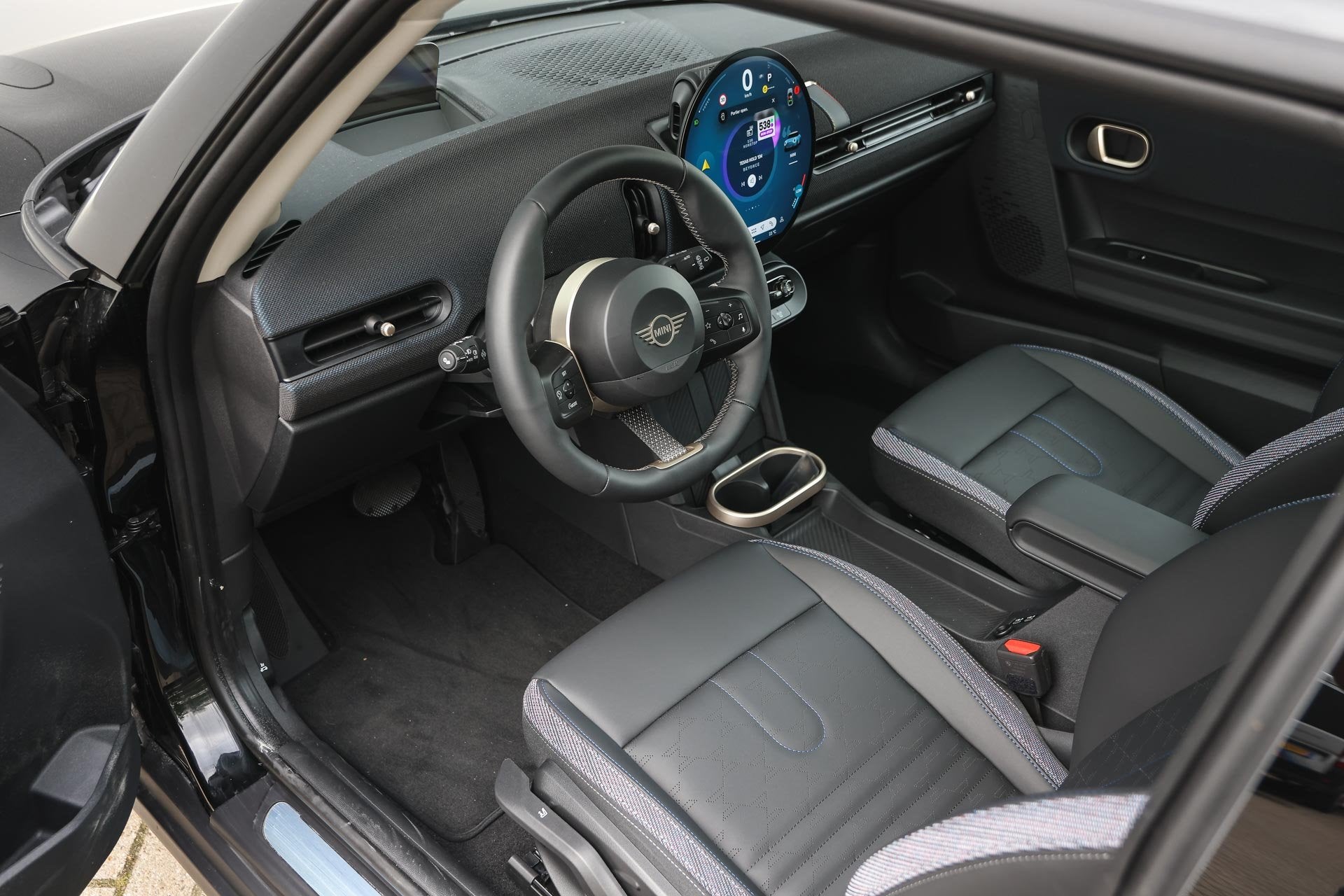 MINI Hatchback Cooper C Automaat / Classic / Pakket L / 17 i, Auto's, Stof, 156 pk, Met garantie (alle), 4 stoelen