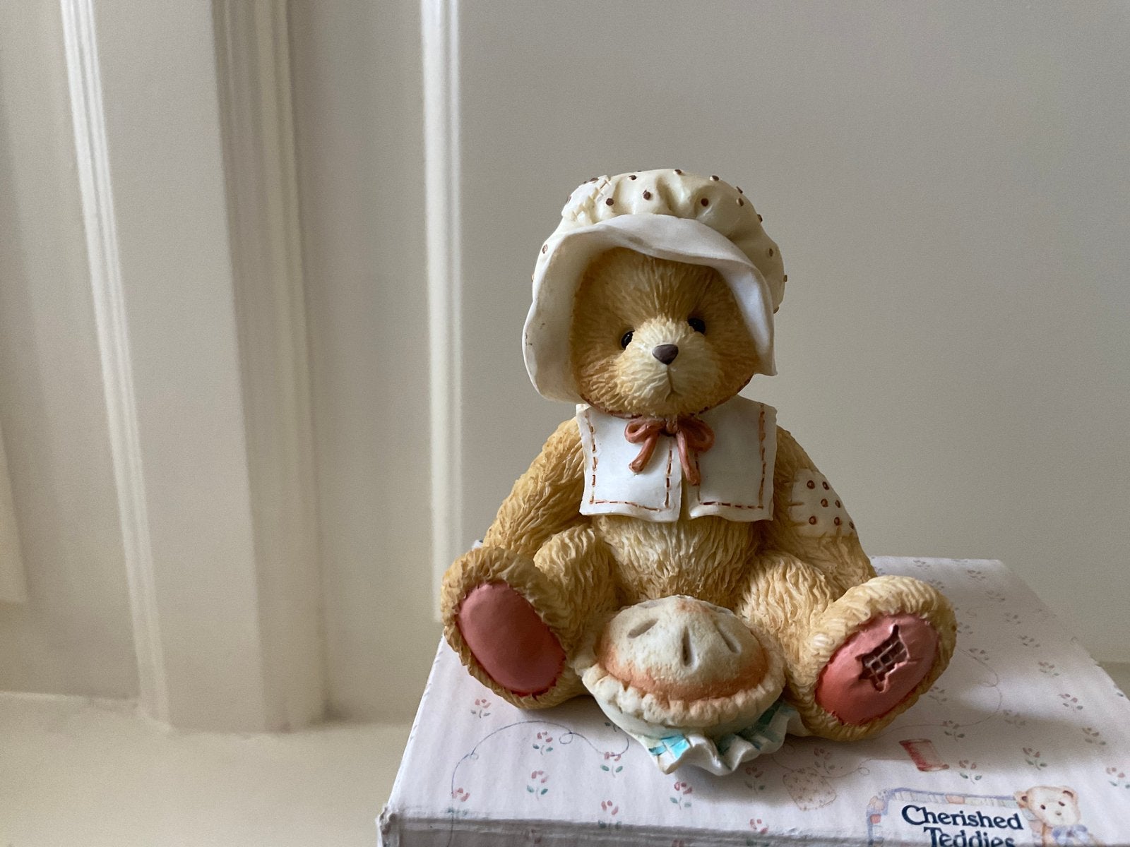 Cherished teddies Nicole november maand beertje, Verzamelen, Ophalen of Verzenden, Zo goed als nieuw, Beeldje, Cherished Teddies