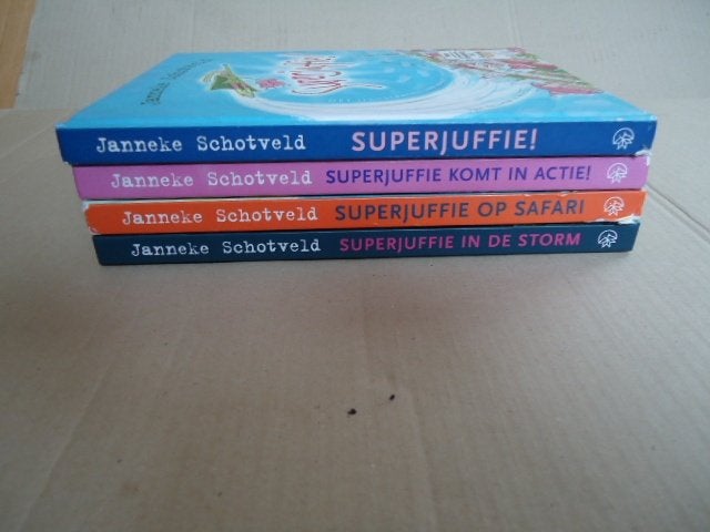 4x Superjuffie: deel 1, 2, 3 en 10 door J Schotveld, Ophalen of Verzenden, Gelezen, Fictie algemeen