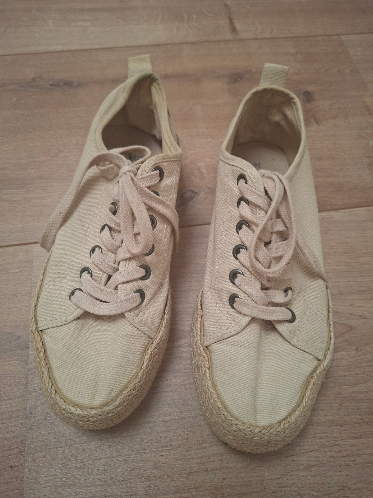 Gebruikte zandkleur gympen, maat 36, Kleding | Dames, Ophalen, Beige, Sneakers of Gympen, Gedragen