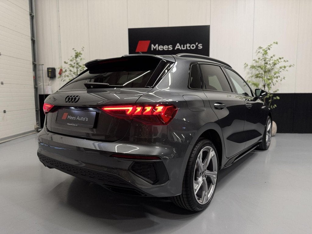 Audi A3 Sportback 40 TFSI S-Edition|Matrix|RS Zetels|Elektr, Gebruikt, 4 cilinders, 71 km/l, Zilver of Grijs