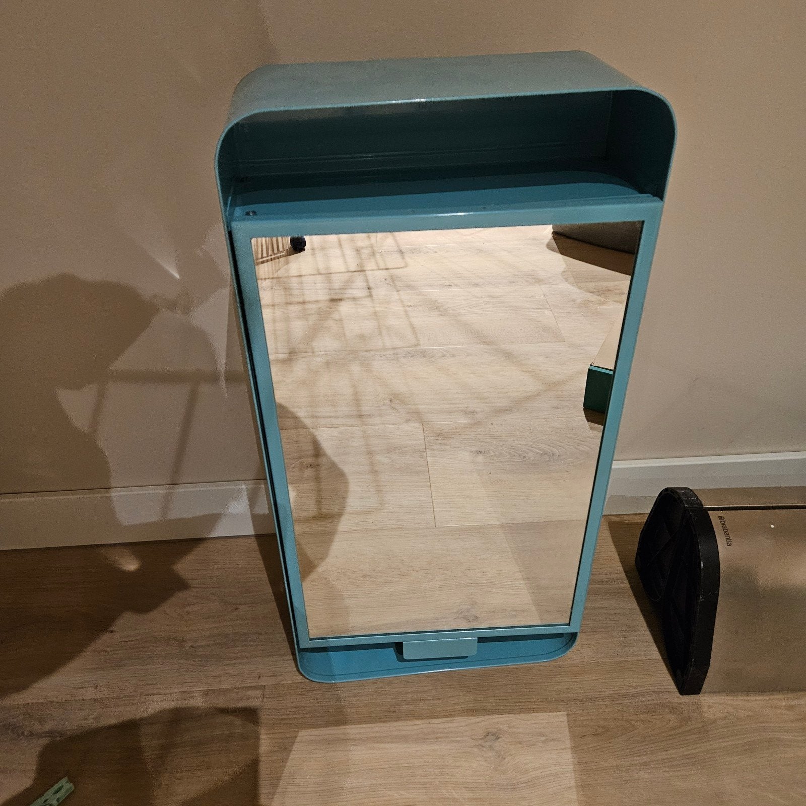 Vintage medicijnkastje met spiegel - Turquoise, Huis en Inrichting, Ophalen, Gebruikt