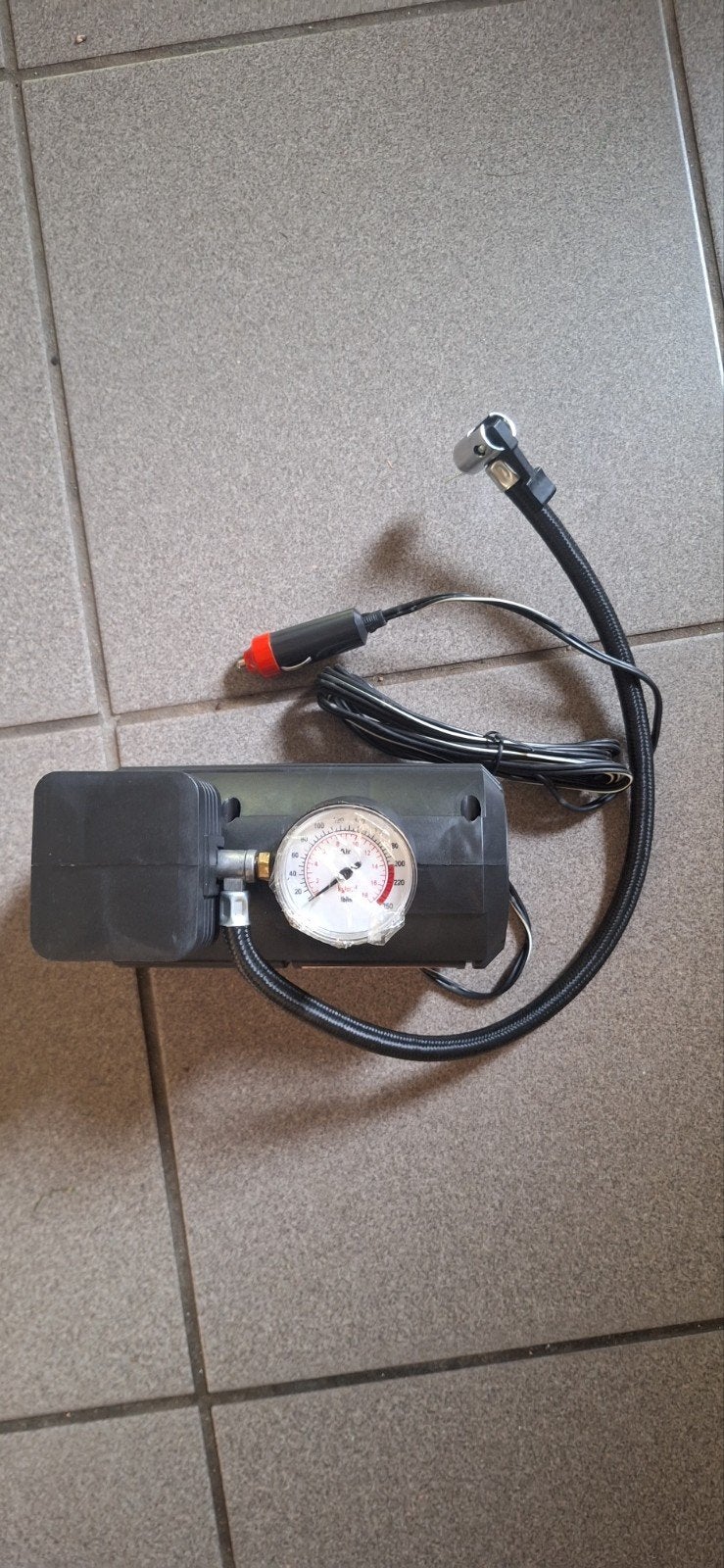 Compacte 12V Luchtcompressor - Ideaal voor onderweg!, Ophalen of Verzenden
